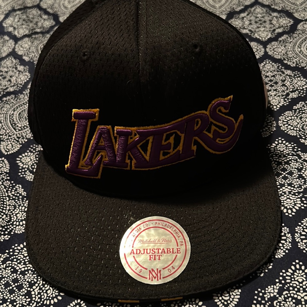 mitchell & ness nba lakers hat